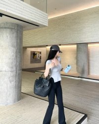 Đêm Giáng Sinh Tôi Đuổi Chồng Và Tiểu Tam Ra Khỏi Biệt Thự