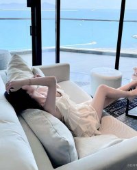 Quà Cưới Từ Vợ Hợp Pháp