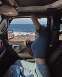 Lời Hứa Dưới Cánh Cửa Gỗ