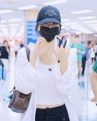 Chồng Cắt Đứt Cơ Hội Sống Của Cha Mẹ Anh Ta