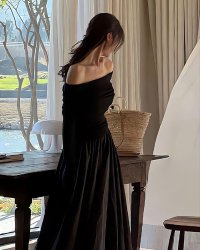 Ngày Cưới, Anh Vì Cô Ấy Bỏ Rơi Tôi