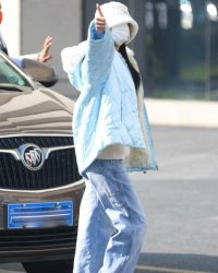 Căn Nhà Có Người Lạ