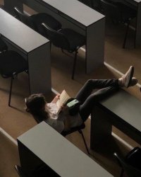 Khoảng Cách Giữa Chúng Ta