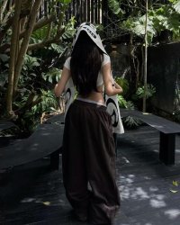 Đổi Chú Rể Vì Hai Chiếc Bánh Cuộn