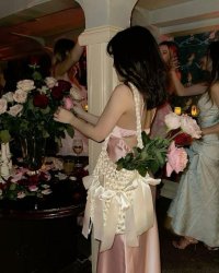 Bữa Tiệc Trẻ Con Và Cú Lật Bàn