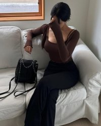 Kẻ Từng Vì Ta Đỡ Đao, Cũng Có Thể Lén Đâm Ta Một Đao