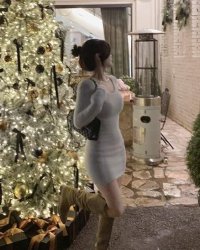 Trước Cửa Cục Dân Chính