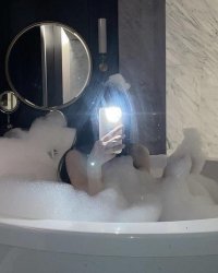 Người Con Gái Bị Đuổi Khỏi Nhà