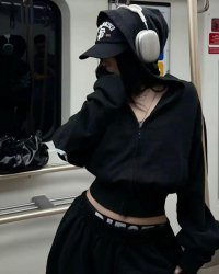 Nhịp Đập Sau Tờ Giấy Kết Hôn