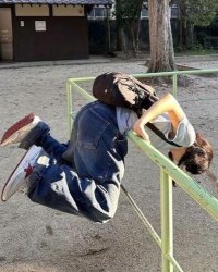 Năm 1980, Người Em Yêu Đứng Ở Hàng Đầu