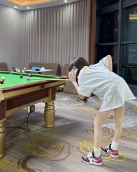 Tôi, Đói Đến Mức Tranh Thức Ăn Với Mèo