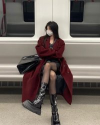 Nữ Phụ Pháo Hôi Bỗng Biến Thành Đồ Lười Nhác Vô Dụng