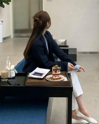 Sau Khi Xem Điện Thoại Bạn Trai, Tôi Mở Livestream Trong Tủ Quần Áo