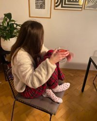 Chiếc Váy Đỏ Rực Rỡ