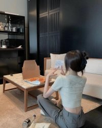 Chiếc Ô Dưới Hoàng Hôn