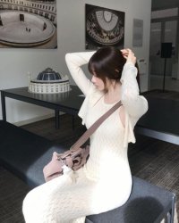 Hành Trình Thoát Khỏi Ngôi Làng Của Quỷ Dữ