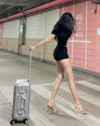 Ngày Tôi Ký Tên, Anh Đã Cưới Người Khác