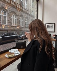 Một Tấm Thiệp, Hai Số Phận