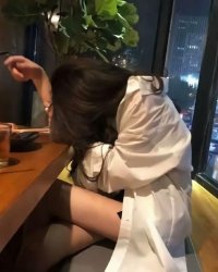 Địa Chỉ Của Cô Ta Là Ai