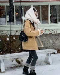 Kỷ Tri Tri Và Hai Cái Đuôi