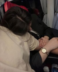 Chuyện Tình Hài Hước Giữa Hai Đối Thủ