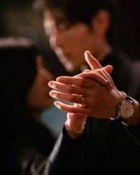 Sự Thật Đằng Sau Tờ Giấy