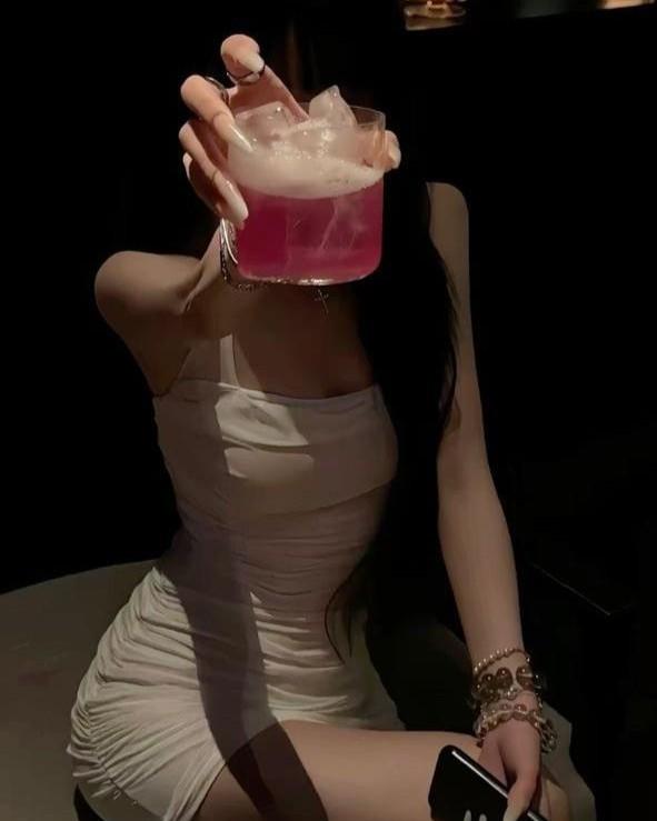 Khoảng Cách Không Thể Bước Qua