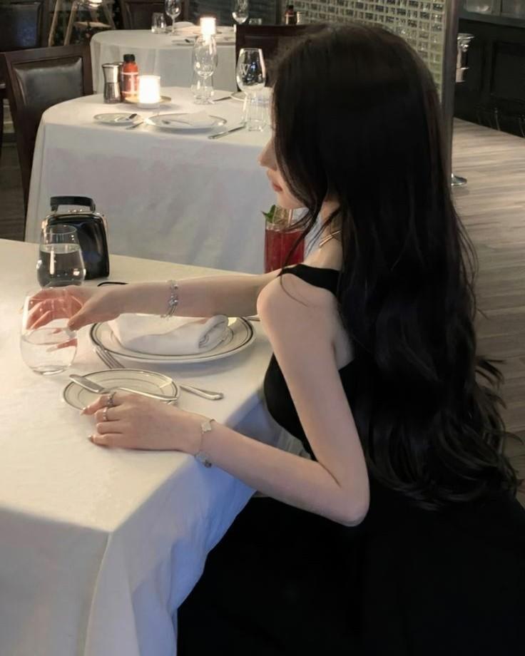 Người Chồng Bí Ẩn Của Tôi Là Giáo Sư