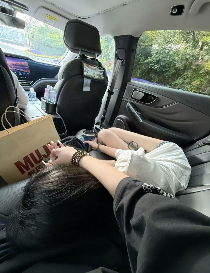 Người Thư Ký Và Vị Hôn Thê Đáng Sợ