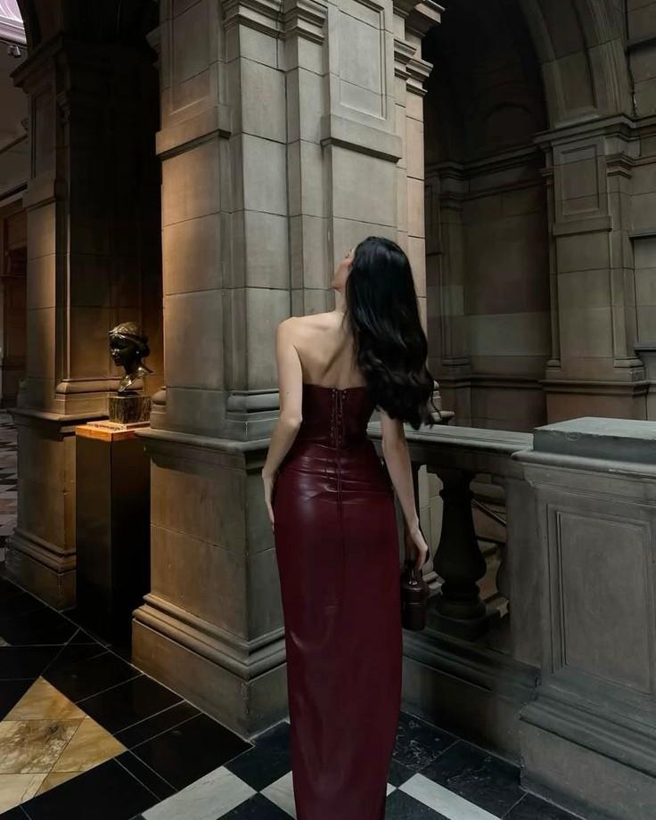 Chị Gái Tôi Và Tình Nhân Của Bà