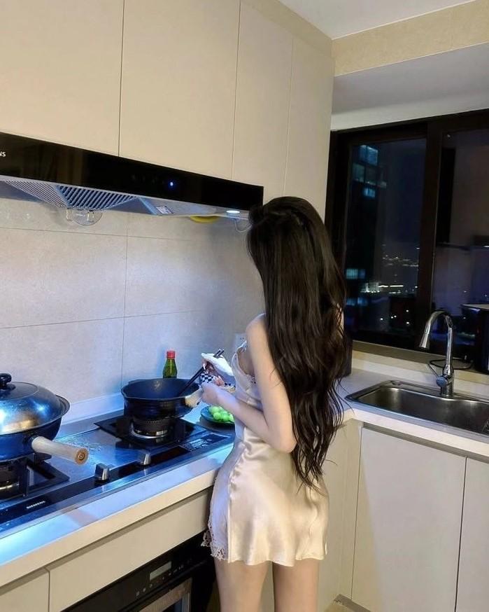 Bị Ép Gả Cho Kẻ Thù