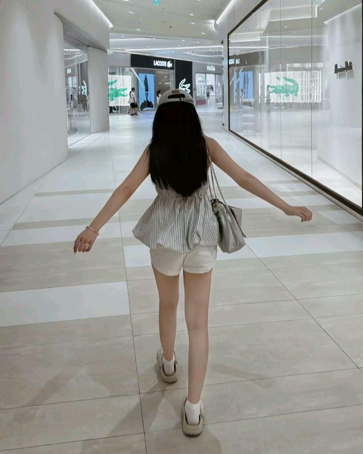 Tiêu Hết Tiền Của Nam Chính Trước Khi Chính Văn Bắt Đầu