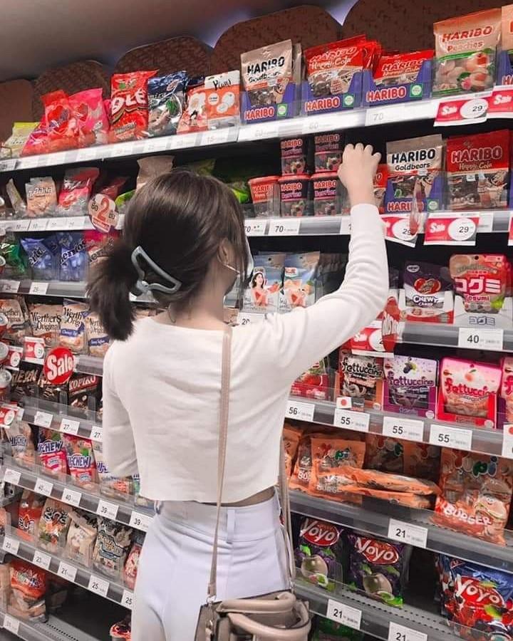 Cô Con Gái Giả Yếu Đuối Lại Là Cục Cưng Của Cả Nhà