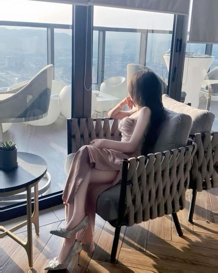 Lấy Sơn Hà Này Kính Phu Nhân