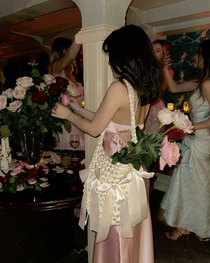 Bữa Tiệc Trẻ Con Và Cú Lật Bàn