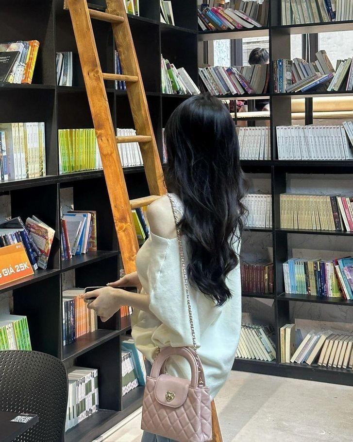 Ma Nữ Trong Đêm Khuya