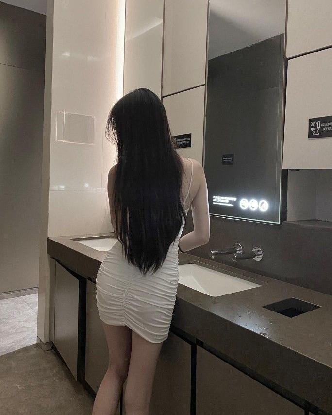 Bạn Cùng Bàn Lén Lút Nhặt Ve Chai