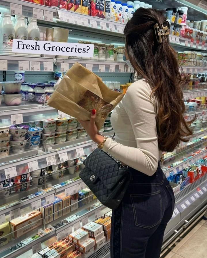 Thủy Tổ Giả Dạng Trong Cục Quản Lý