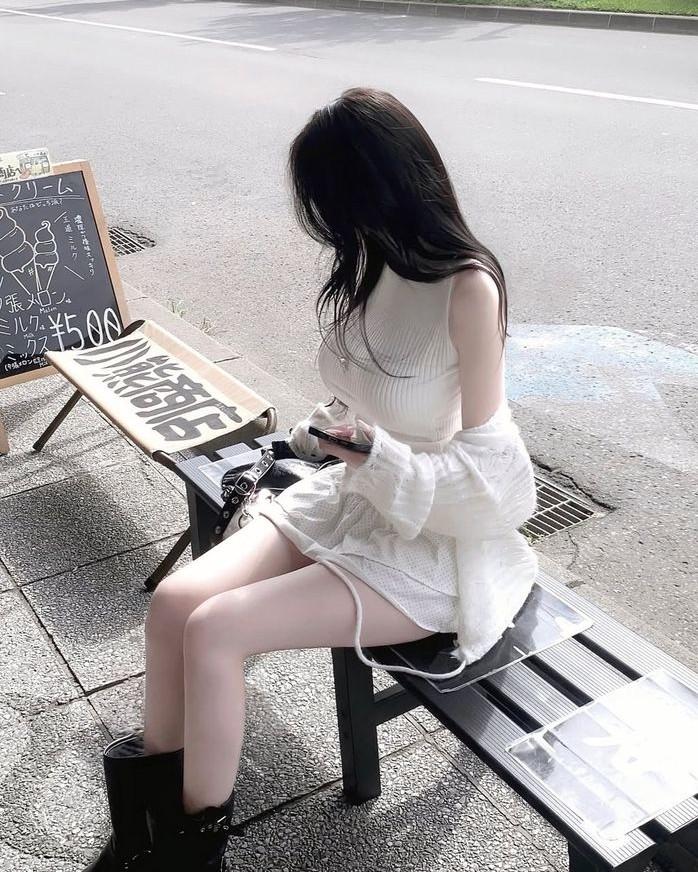 Ly Hôn Rồi, Mời Anh Ra Đường Tay Trắng