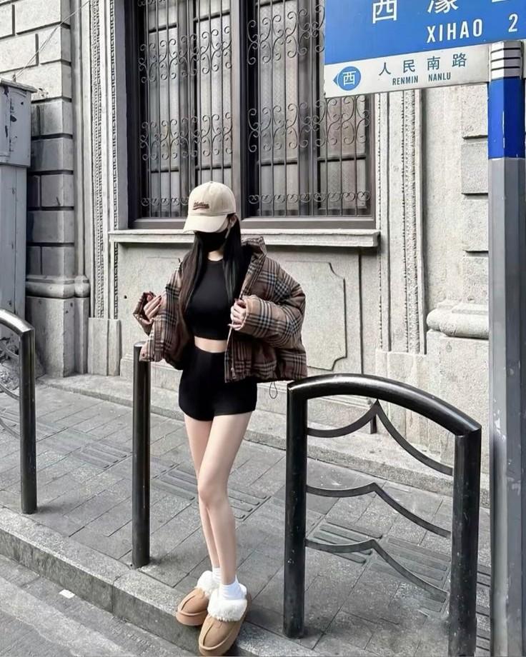 Sủng Phi Đứng Đầu Lục Cung