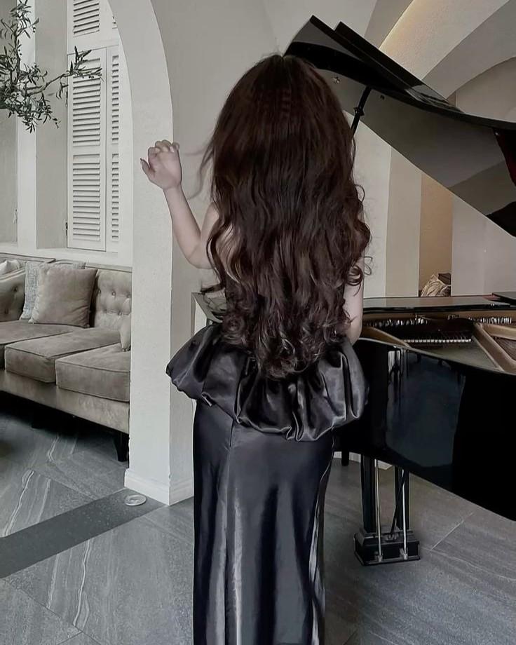 Nữ Hoàng Cải Trang Và Nhiếp Chính Vương