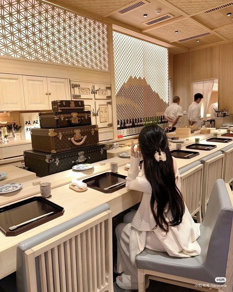 Mèo Mượn Oai Hổ