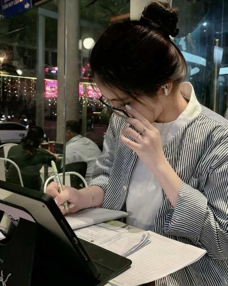 Tôi Đưa Con Gái Học Bá Vào Cao Đẳng