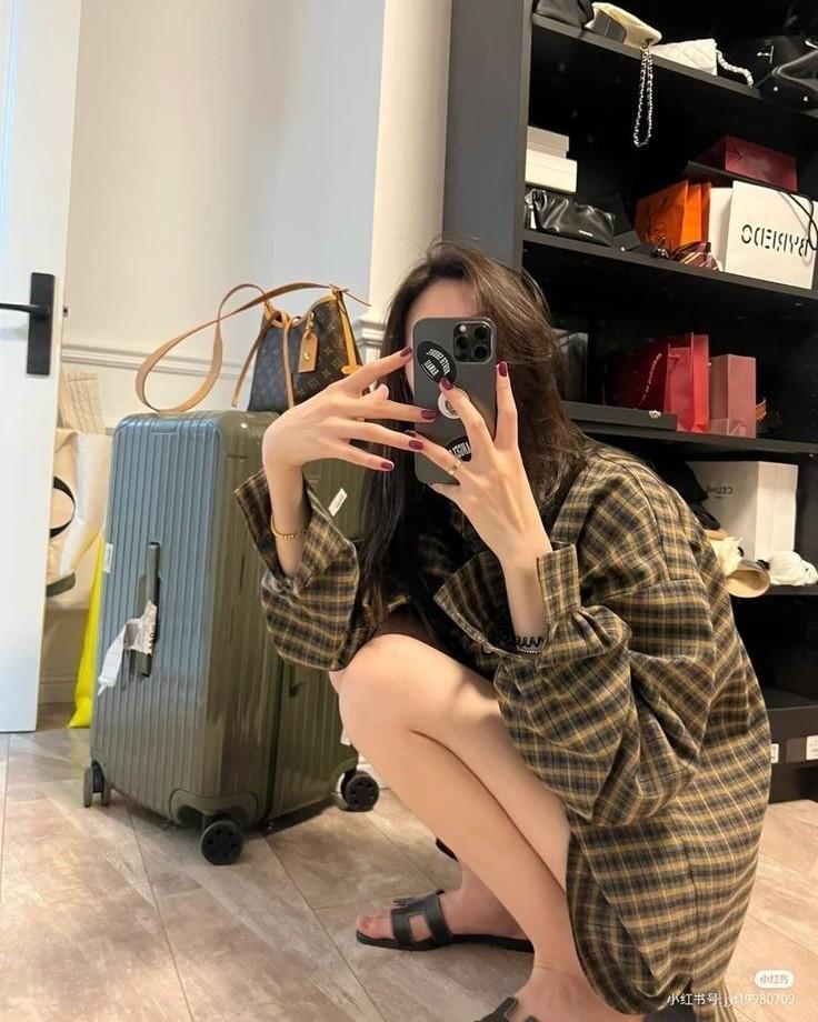 Bà Mẹ Chồng Thiên Vị