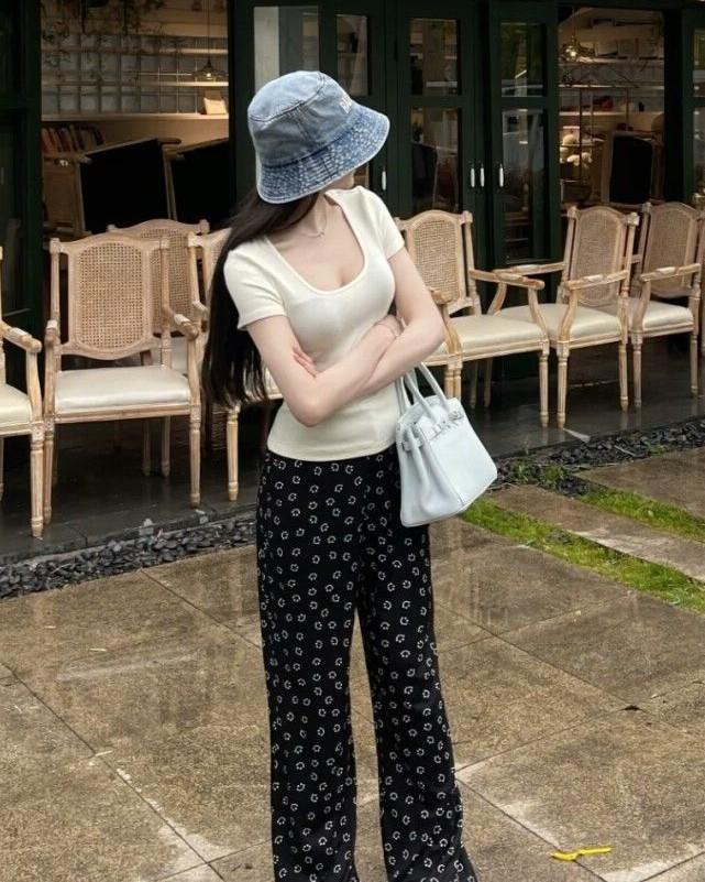 Trở Lại Phòng Mình Với Tư Cách Người Thuê