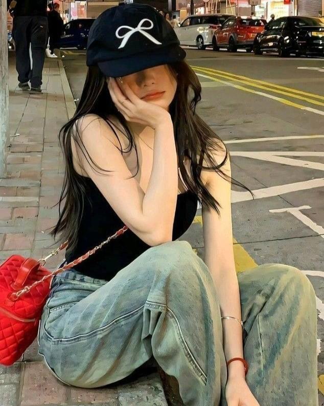 Hoa Rơi Không Giữ Được Hương