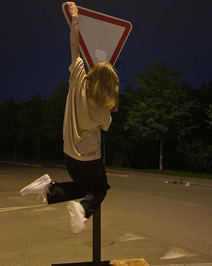 Sống Đến Ngày Cờ Đỏ Tung Bay