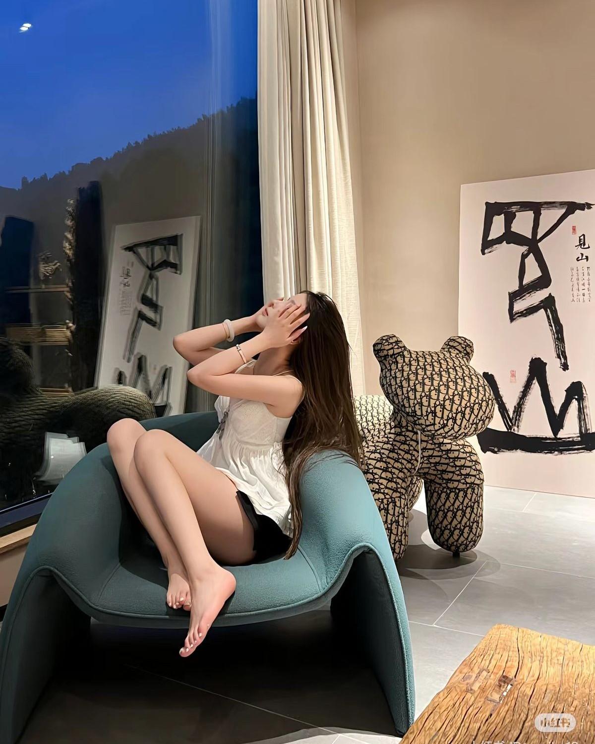 Keo Siêu Dính Và Kẻ Ăn Trộm Bí Mật