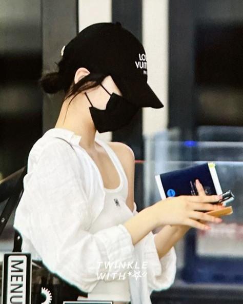 Rời Xa Cận Hoài Tự