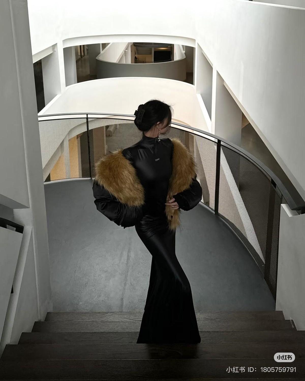 Bà Xã Cũ Giao Hàng